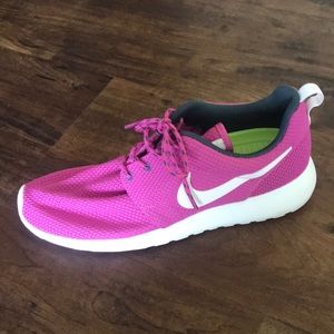 Women’s Nike Rosherun size 9.5
